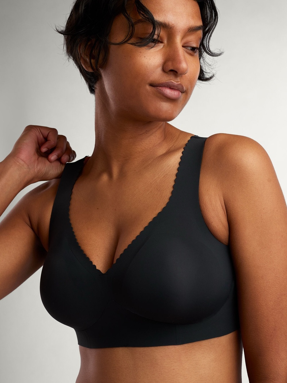 Evelyn & Bobbie Evelyn Black Scalloped Bra Size - S NWOT